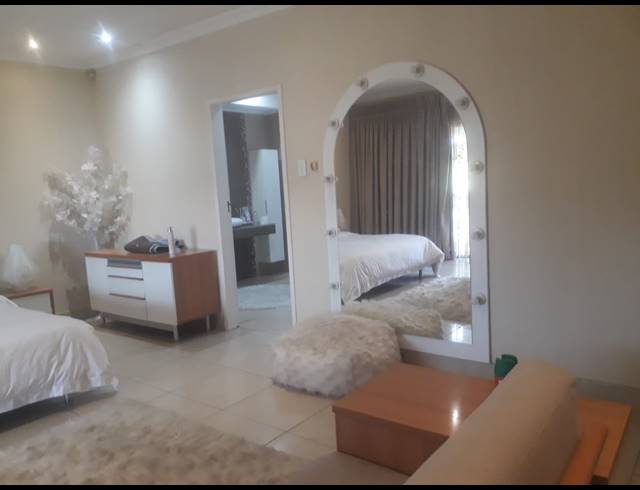 4 BEDROOM HOUSE FOR SALE IN ZINNIAVILLE